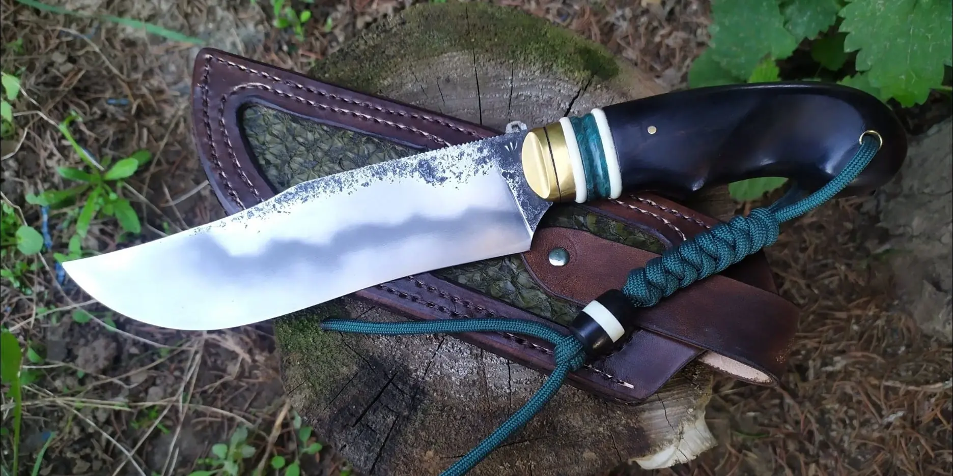 Couteau bowie forgé artisanal